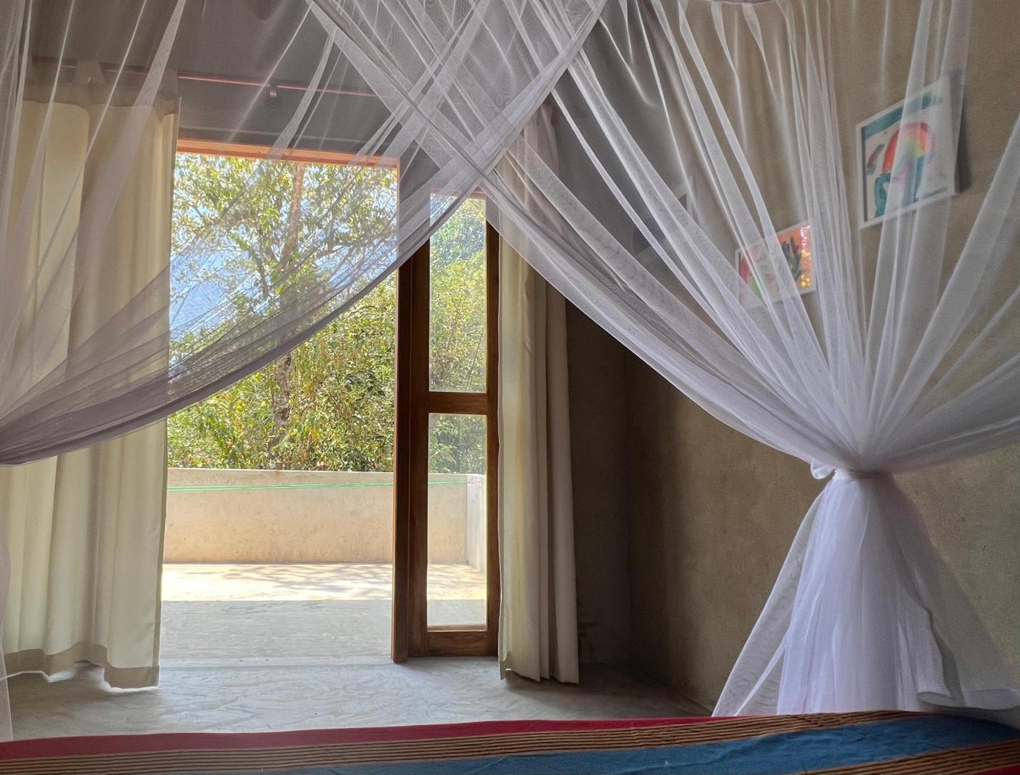 Into The Blue - Yoga Included & Walk To 3 Beaches Tangalle Exterior foto